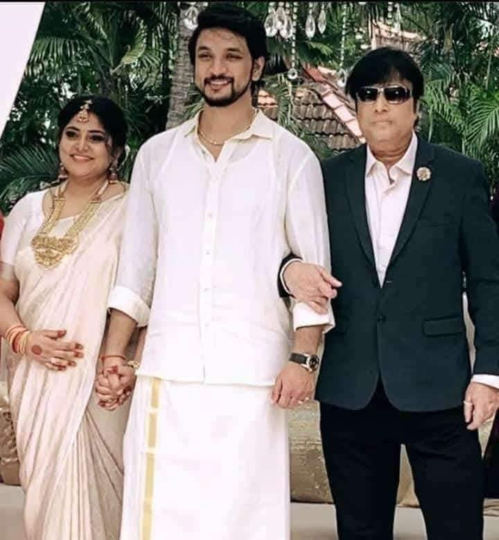 kayaldevaraj's tweet image. நவம்பர் 28 

முத்துராமன் பேரனும், நவரச நடிகர் கார்த்திக் மகனுமான கவுதம் கார்த்திக், மஞ்சிமா மோகன் காதல் திருமணம் 2022 நவம்பர் 28ம் தேதி நடந்தது.  இன்று அவர்களின் 3வது ஆண்டு திருமண நாள்.

Happy Wedding Anniversary @Gautham_Karthik
And @mohan_manjima

#GauthamKarthik #ManjimaMohan