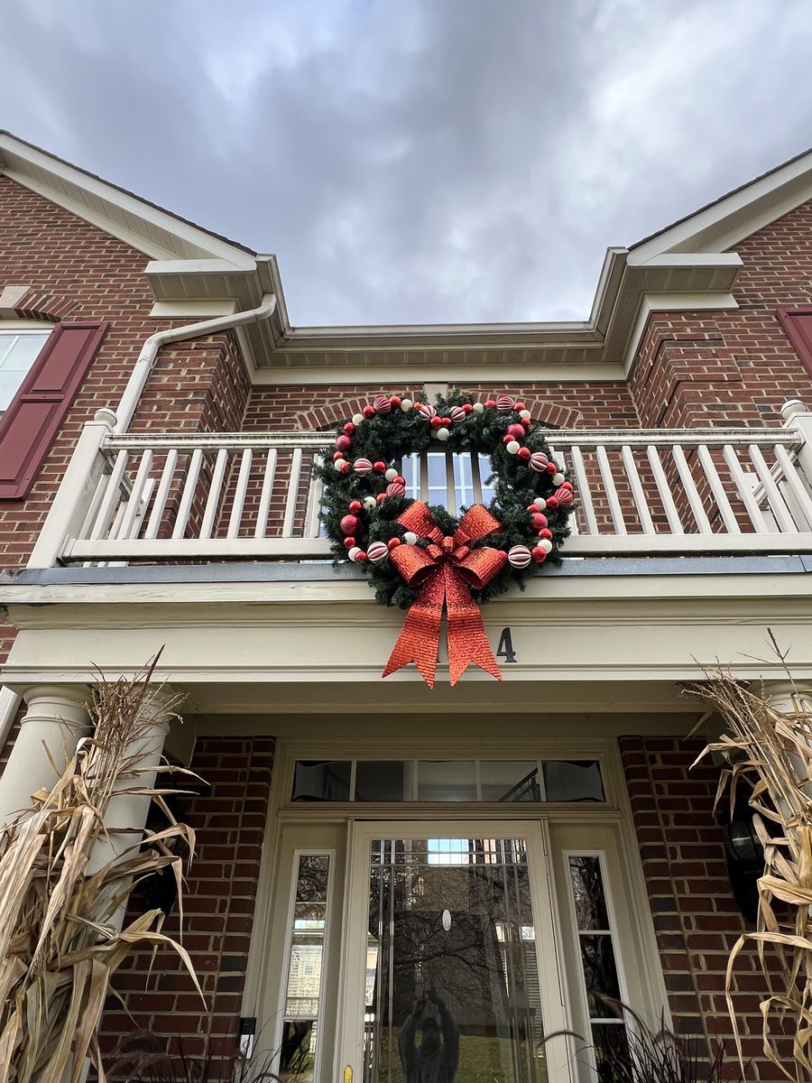 Have a Blessed Thanksgiving 🦃 🍷 🥖 

1. Family from NJ in Town 
2. Food
3. Football
4. Drink 
5. Put up tree 1 of 10 we call it the Orange “Nana” tree to honor my mom (Her Favorite color)  
6. Put up the Front of house center piece reef. 🎅🏾

#LiveLife