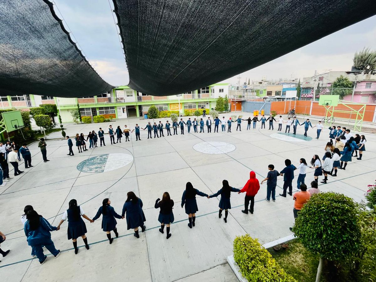 Comprometidos con la salud e integridad de nuestros estudiantes, se realizó el Mosaico Nacional por la Paz y Contra las Adicciones. También talleres dentro del aula <a href="/delfinagomeza/">Delfina Gómez A.</a> <a href="/Edomex/">Gobierno del Estado de México</a> <a href="/SeducEdoMex/">Educación, Ciencia, Tecnología e Innovación</a> <a href="/SEMSedomex/">SEMS</a> <a href="/DGEMSedomex/">DGEMS</a> <a href="/dbg_epoem/">Dirección de Bachillerato General.Estado de México</a> <a href="/GabyRuizRios/">Gabyruiz</a>