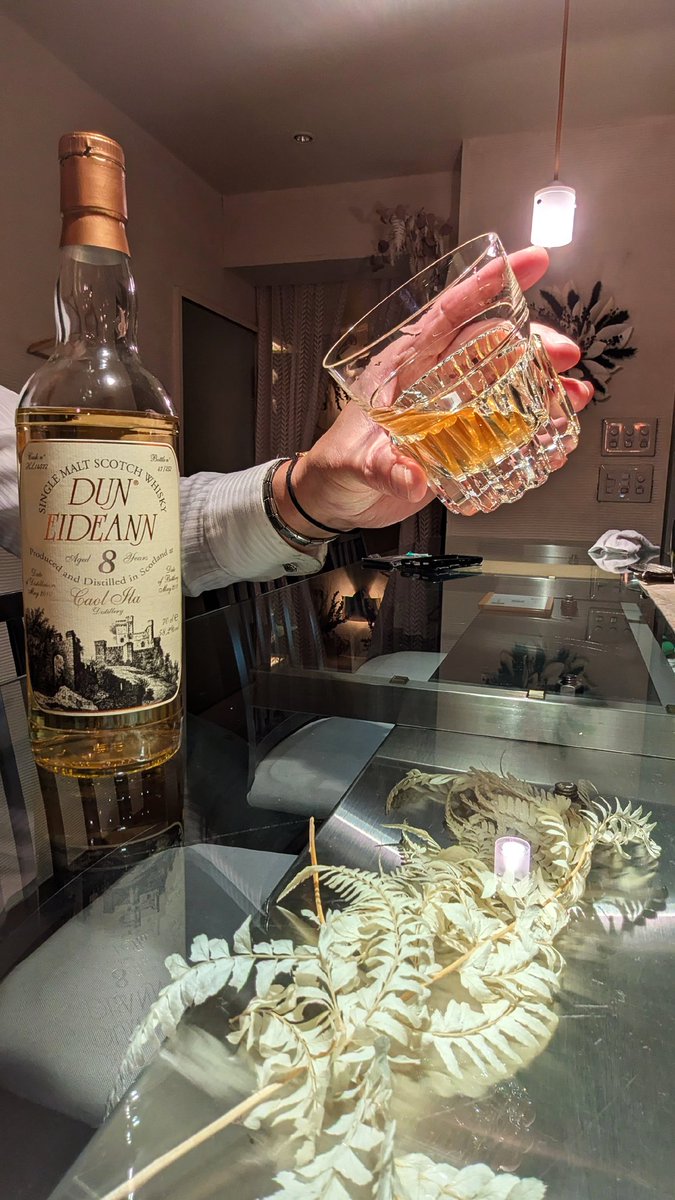 若めのカリラは バチッとスモーキー パワフルなスコッチウイスキー