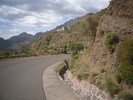 مليشيا الحوثي تستحدث أنفاقاً جديدة في السبرة بمحافظة إب

الصحوة نت | خاص

كشفت مصادر مطلعة، عن استحداثات جديدة لمليشيا الحوثي، لإنشاء أنفاق ومخازن أسلحة، في عدد من المناطق بمحافظة إب، وسط اليمن.

وقالت المصادر، إن مليشيا الحوثي تقوم منذ أيام باستحداث أنفاق وحفريات جديدة في عدد من