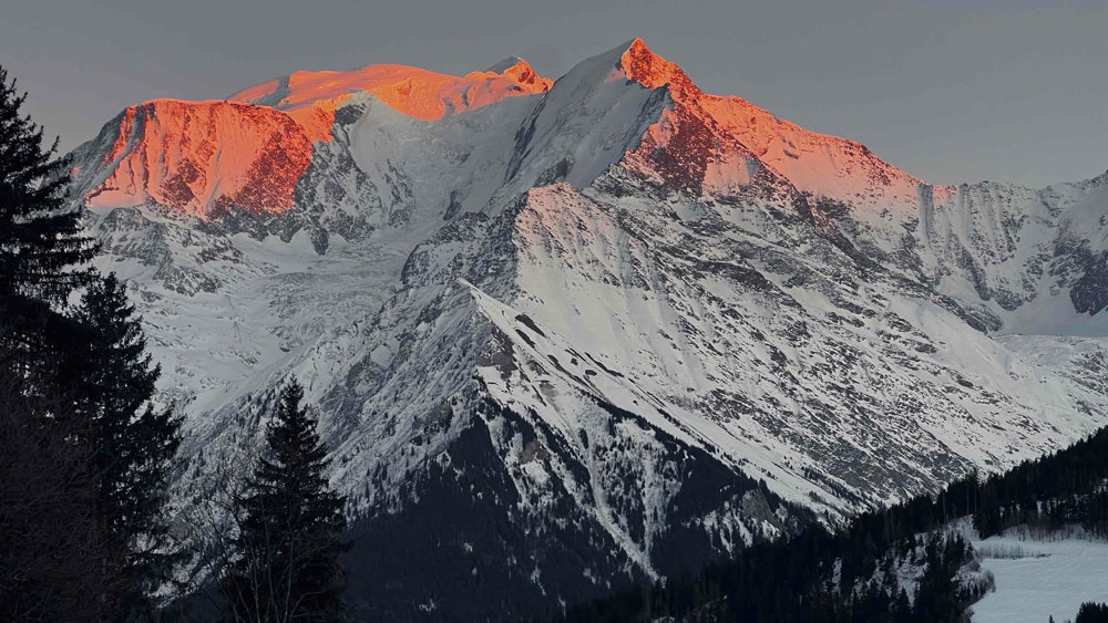 Météo des Neiges jeudi 27 - 29 novembre 2025

C'est le début de saison parfait ! La neige est tombée parfois très abondamment ces derniers jours, notamment sur les Alpes du Nord où l'épisode neigeux a été localement exceptionnel. 
skiinfo.fr/news/meteo-des…

📸St. Gervais