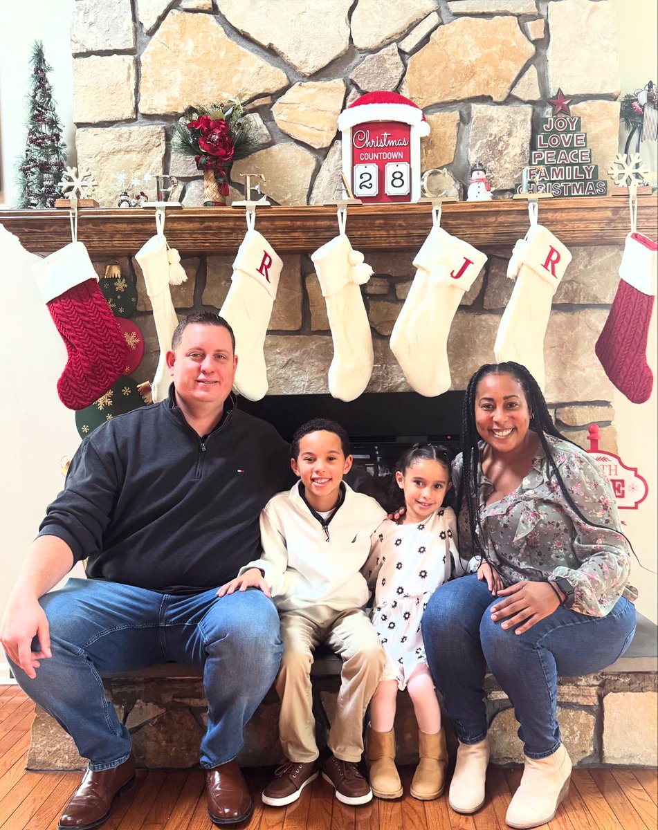 Happy Thanksgiving from our family to yours🧡🦃💛 Grateful for this crew 🫶🏽