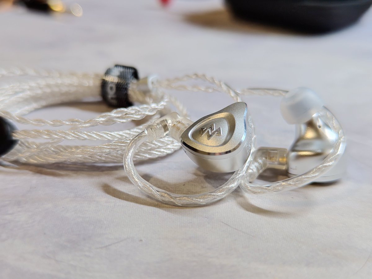 J'ai reçu ça de <a href="/nfacous/">NF ACOUS</a> 👀