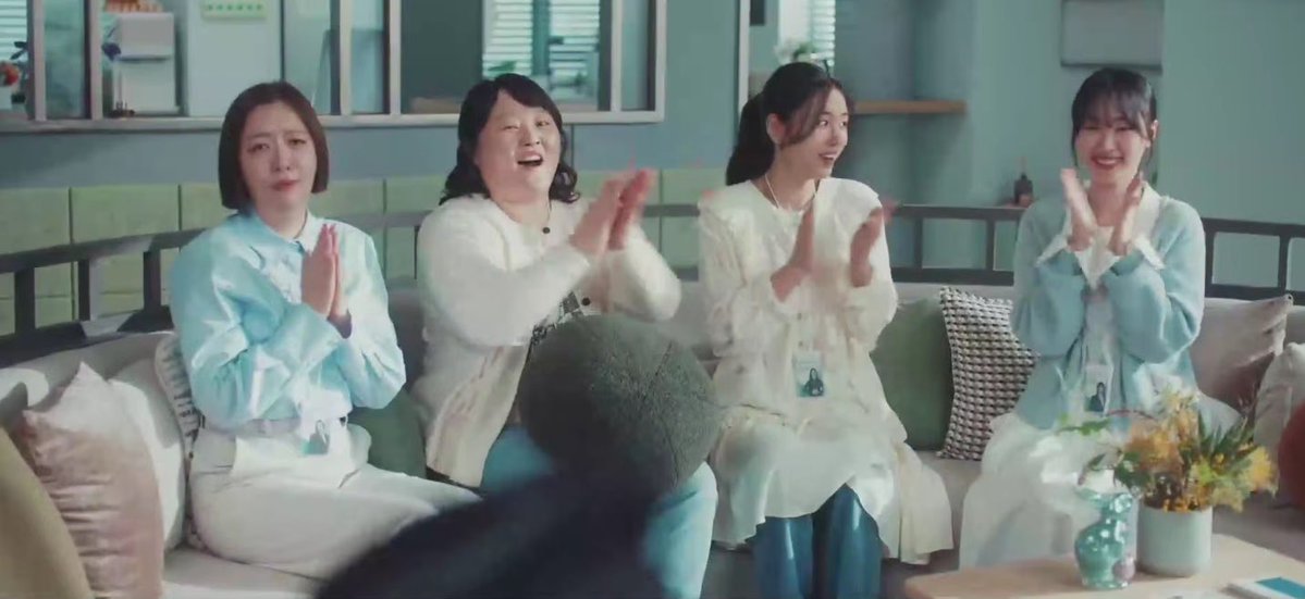 yusgouk's tweet image. Throughout the episode, I was smiling; this drama came at the right time. It feels like taking a break and finally being able to relax

 #dynamitekissep5