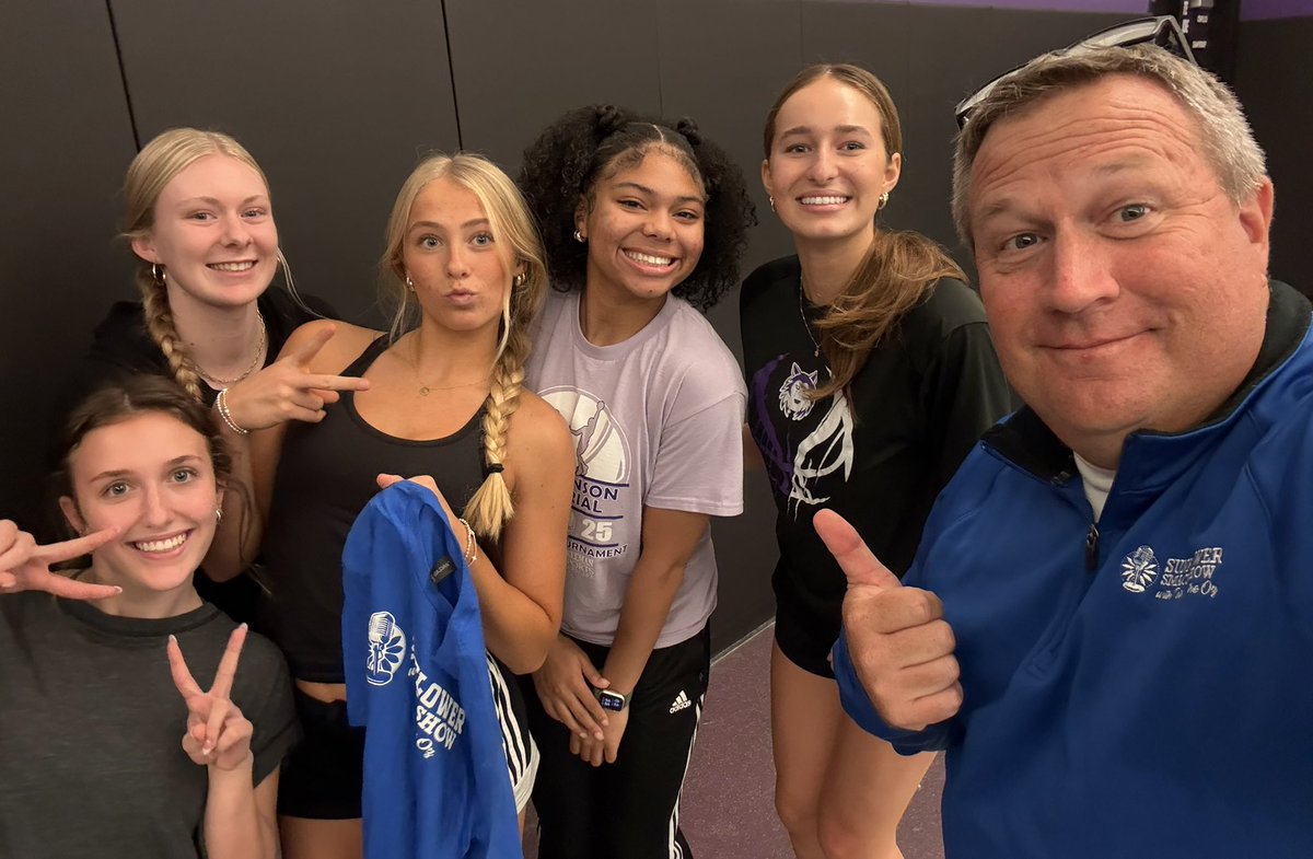 SunflowerSmack's tweet image. 🏀🎙️SEASON  PREVIEW🎙️🏀
TOTO of the @SunflowerSmack Show sits down with @BVNWGirlsBball‼️
•Hear from Coach @Coach_JPiggie &amp;amp; Senior players: @reganbecker2026 @MollyNumrich @rylieedwards7 Milena Domazet &amp;amp; @CozartQuay as they gear up for an exciting season ahead.
🎙️Listen now:…