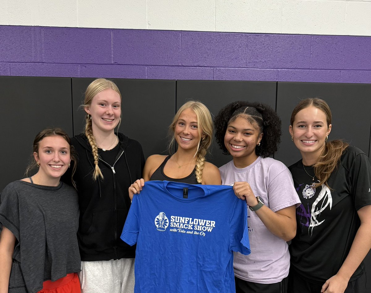 SunflowerSmack's tweet image. 🏀🎙️SEASON  PREVIEW🎙️🏀
TOTO of the @SunflowerSmack Show sits down with @BVNWGirlsBball‼️
•Hear from Coach @Coach_JPiggie &amp;amp; Senior players: @reganbecker2026 @MollyNumrich @rylieedwards7 Milena Domazet &amp;amp; @CozartQuay as they gear up for an exciting season ahead.
🎙️Listen now:…