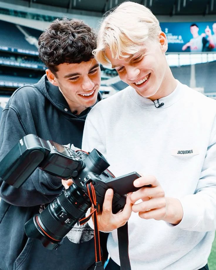 chrisTHFC13's tweet image. these 2 ⭐