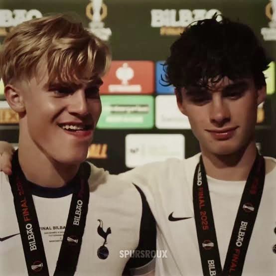chrisTHFC13's tweet image. these 2 ⭐