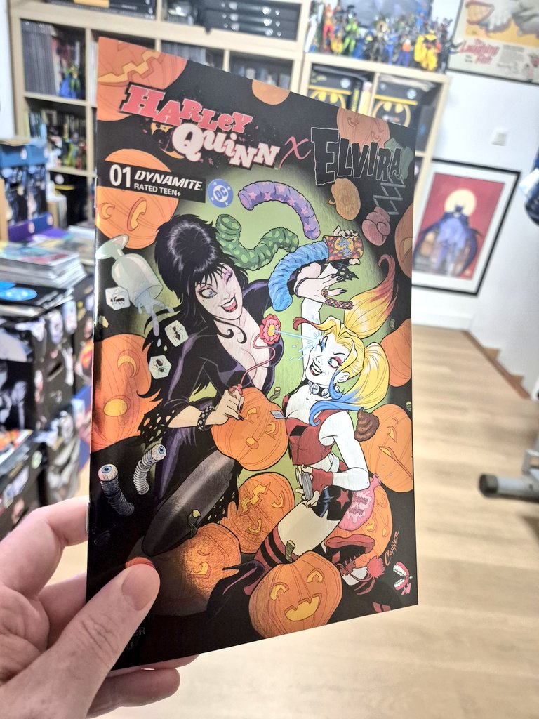 Bon le mois de novembre est passé a une vitesse grand v et j'avais même oublié de poster les dernières variants cover reçues !!
On rattrape cela avec cette petite sélection 
#dccomics #comics #catwoman #HarleyQuinn #elvira