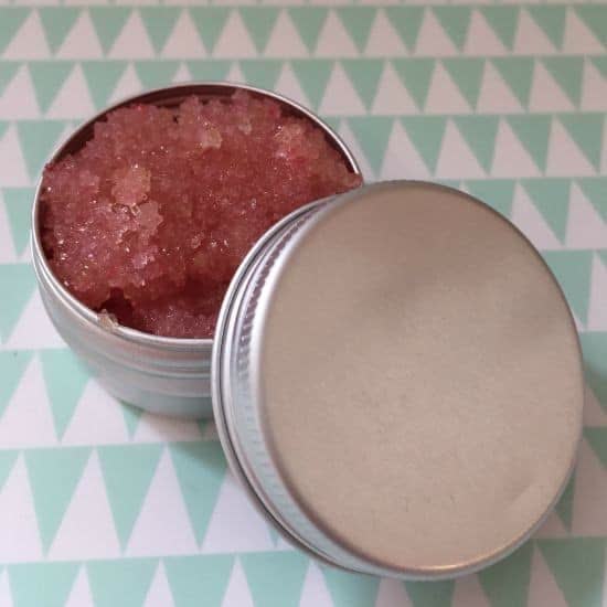 frugalfamily's tweet image. Say goodbye to chapped lips! Make your own lip scrub at home and enjoy a soft, smooth pout. 👄 #DIYBeauty wp.me/p3Hh4w-4cv