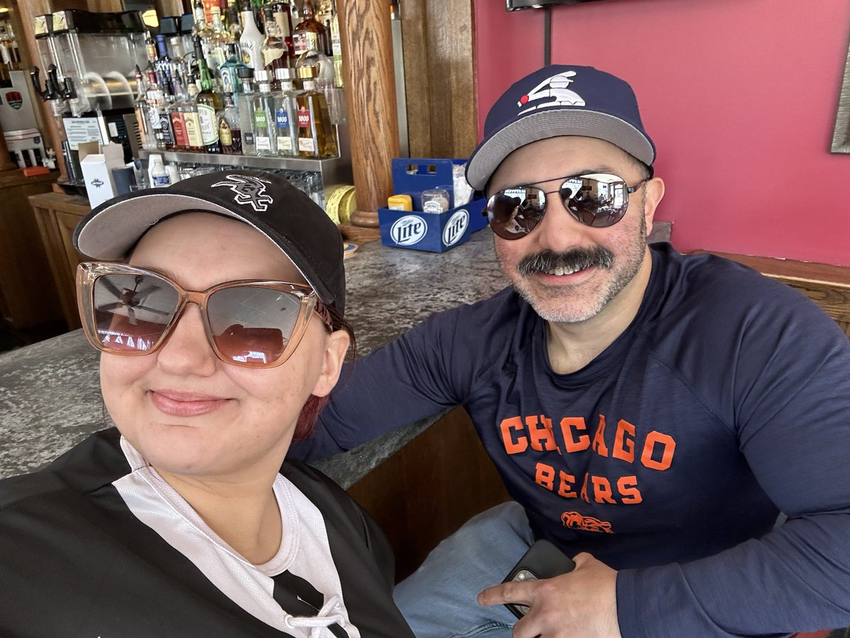 messycarroll's tweet image. When my family met @windycityrebel4 they thought I met a guy from Bill Swerski’s superfan round table