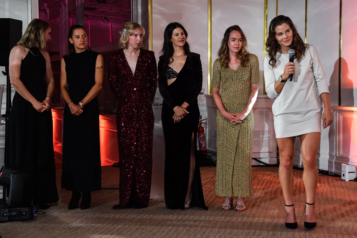 Femke Gerritse, Barbara Guarischi, Lorena Wiebes, Elena Cecchini, Anna van der Breggen and Lotte Kopecky at the Beking 2025 charity gala in Monaco last Sunday

(via barbara_guarischi/Threads)