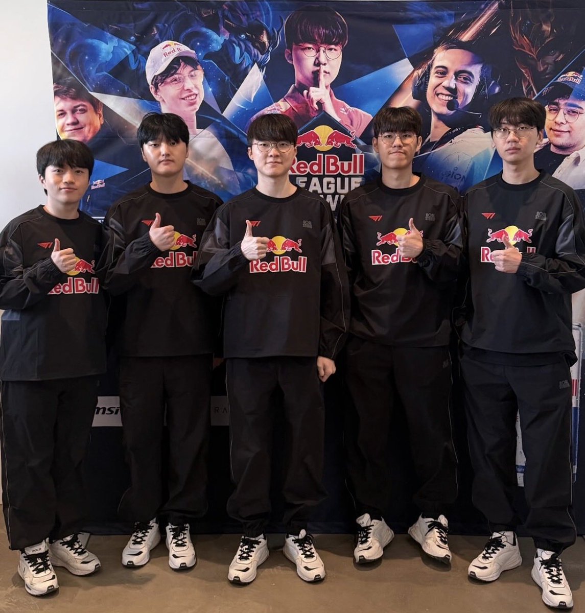 heartdoran's tweet photo. LOOK AT MY TEAM GUYS😭😭😭😭 https://t.co/XgiX2JKa6t
