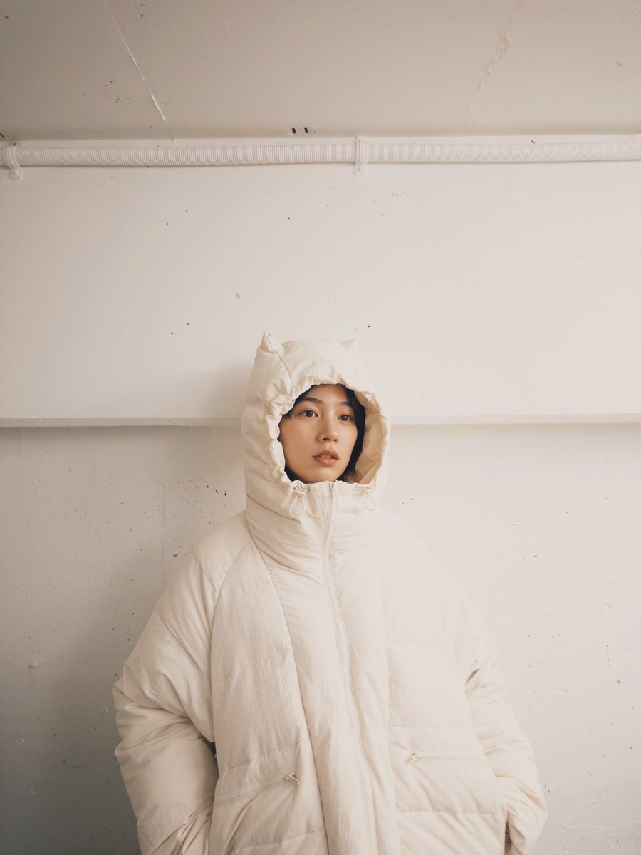 のんちゃん🕊🏹🤍🧝‍♀️
よく見たらフードに^. .^ついてる可愛い
 #私服  #のん   #白