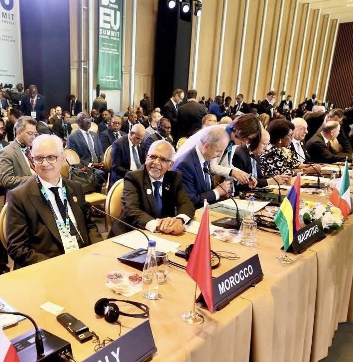 MoroccoInAGO's tweet photo. Sob a liderança do Ministro do Equipamento e da Água, SE Sr. Nizar Baraka, uma delegação marroquina de alto nível participou na Cimeira União Europeia – União Africana, reafirmando o compromisso de Marrocos com o diálogo e a parceria África–Europa. https://t.co/3MCgKkgHdT
