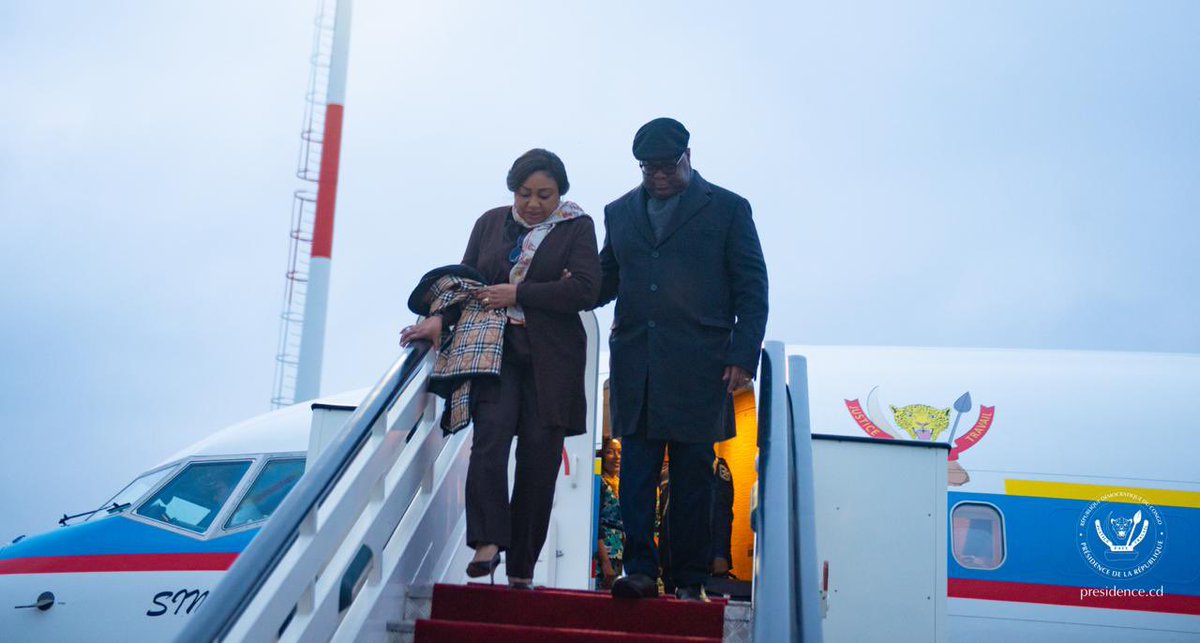 Presidence_RDC's tweet photo. Le Président de la République, S.E. Félix-Antoine Tshisekedi Tshilombo, est arrivé à Belgrade en Serbie, ce jeudi 27 novembre 2025, à l’invitation de son homologue serbe, Aleksandar Vučić, pour une visite d’Etat de trois jours. Le Président de la République est accompagné de la Distinguée Première Dame, Madame Denise Nyakeru Tshisekedi. 

À son arrivée, le couple présidentiel a été accueilli par M. Ivica Dacic, vice-Premier ministre et ministre serbe de l’Intérieur ainsi qu’une délégation des officiels congolais.

Cette visite s’inscrit dans le prolongement de la rencontre que le Président Félix-Antoine Tshisekedi Tshilombo avait eu avec le Président Aleksandar Vučić lors de la 79ème session de l’Assemblée Générale des Nations unies, à New-York, en septembre 2024, au cours de laquelle les deux hautes personnalités avaient réaffirmé leur engagement à approfondir les relations d’amitié et de coopération qui lient leurs pays sur des questions d’intérêt commun. 
https://t.co/ldTSVAeX0v