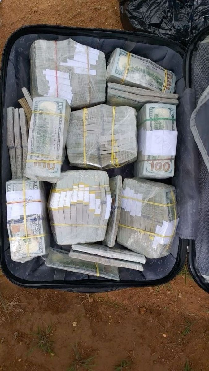 SaycheeseDGTL's tweet image. Major Record Labels have been pressuring Spotify, Apple Music and other music-streaming platforms to increase their fees, 

arguing prices have lagged inflation and subscriptions remain cheap compared to video services such as Netflix.