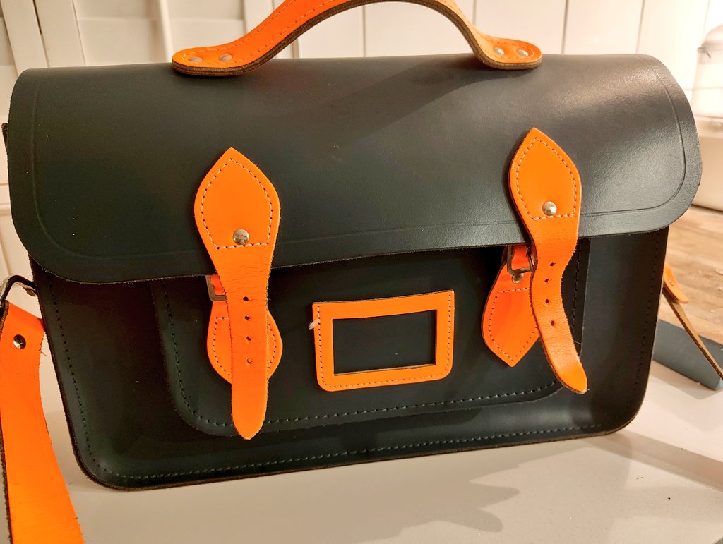 evilnoob's tweet image. My satchel has to not be used for work anymore for a bit. 

One of the side buckles has come away so it needs repairing... 😞😭💔