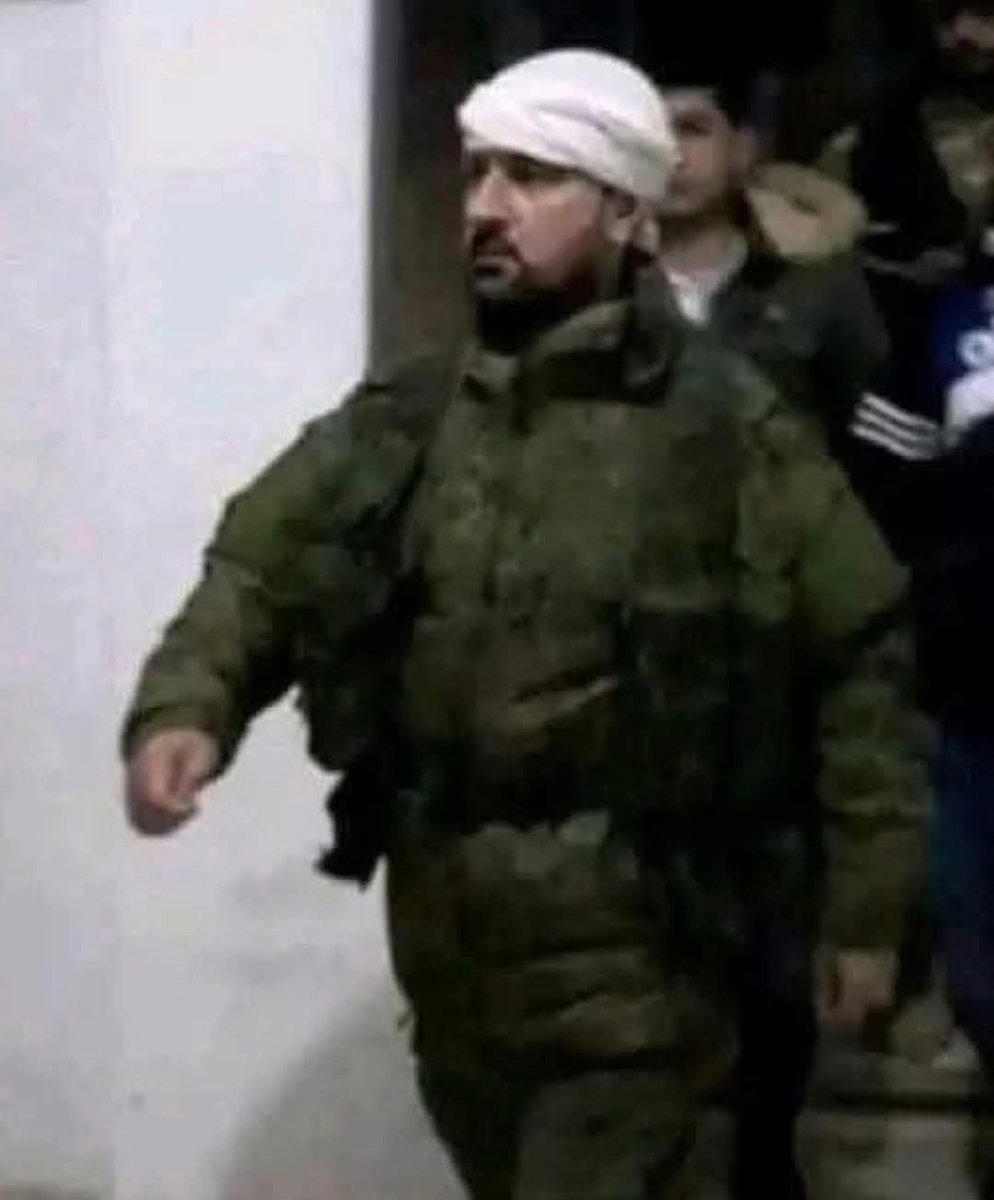 ibrahimbozanTR's tweet image. 1 yıl önce bugün, Pembe panter lakaplı 25. Tümen komutanı Suheyl Hasan, bizi yok etmek için elit birlikleriyle birlikte İdlib&apos;e doğru hareket etmişti.. Aradan bir yıl geçti hala İdlib&apos;e varamadı :))😂