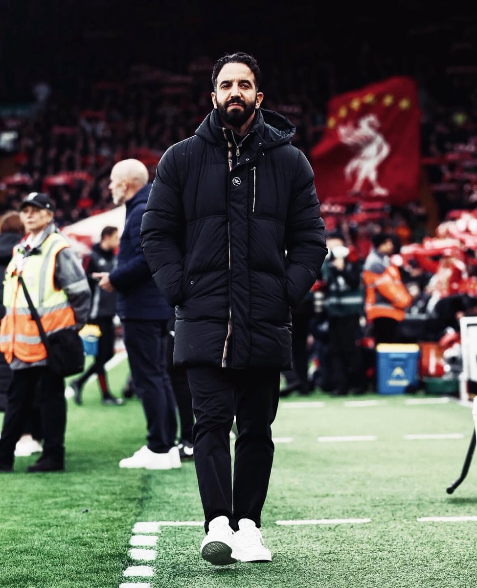 ue_shm's tweet image. ⚠️— انتصار وحيد فقط لـ مانشستر يونايتد من آخر 11 مباراة خارج الارض بالبريميرليغ

— ضد ليفربول بالانفيلد 🏟️