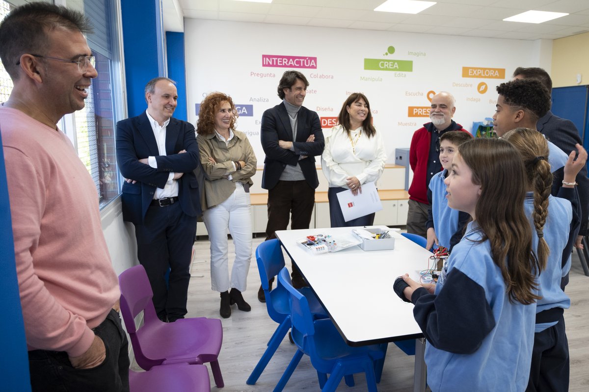 FundacionEndesa's tweet image. ¡Los colegios madrileños que participan en la XI edición de @retotech han recogido hoy sus kits de #robótica!  Durante los próximos meses prepararán sus proyectos para presentarlos en un festival al finalizar el curso escolar y mostrarnos su #EspírituRetotech @ComunidadMadrid