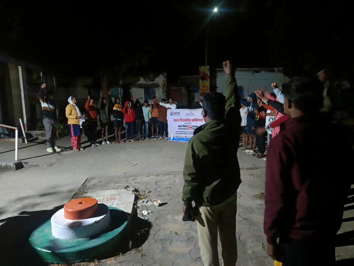 CCgpvs's tweet image. 📅 27/11/2025
@CCgpvs बलरामपुर–रामानुजगंज जिला आज पोस्ट मैट्रिक बालक एवं बालिका छात्रावास, विद्यार्थियों को बाल विवाह मुक्त भारत अभियान की शपथ दिलाई गई। छात्र–छात्राओं के साथ मिलकर विशाल कैंडल रैली निकाली गई और जनजागरूकता हेतु नारे लगाए गए।
@JustRightsfound 
@MinistryWCD