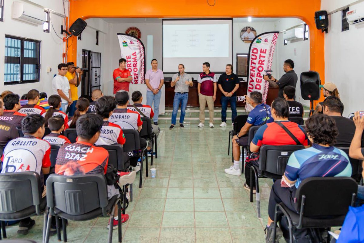 SFASinfronteras's tweet image. DIEGO CASTAÑÓN IMPULSA EL BOXEO EN TULUM PARA FORTALECER A LA JUVENTUD

· El alcalde reafirma su compromiso con el deporte como motor de oportunidades y desarrollo

Más información👇
facebook.com/share/p/1VzLLU…