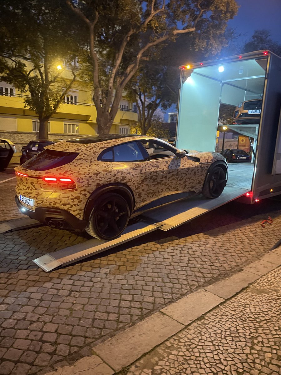 An den unerwartetsten Stellen #Ferrari  #SUV #Erlkönig