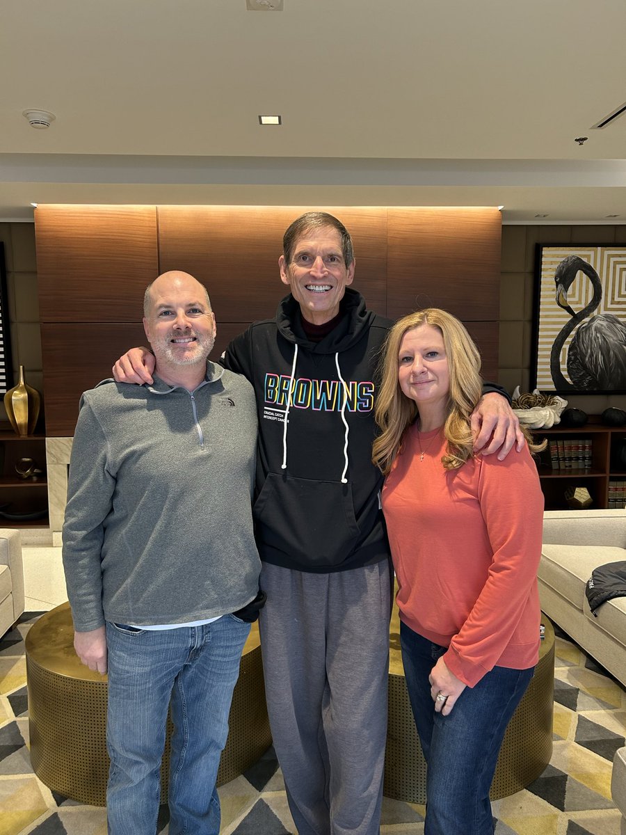 BernieKosarQB's tweet image. What a beautiful experience on this Thanksgiving Day to be able to gift the Dunlap family $25,000.This family changed my life forever when they blessed me with the incredible gift of Bryce’s liver. Their generosity gave me a second chance, and I will never stop honoring Bryce’s…