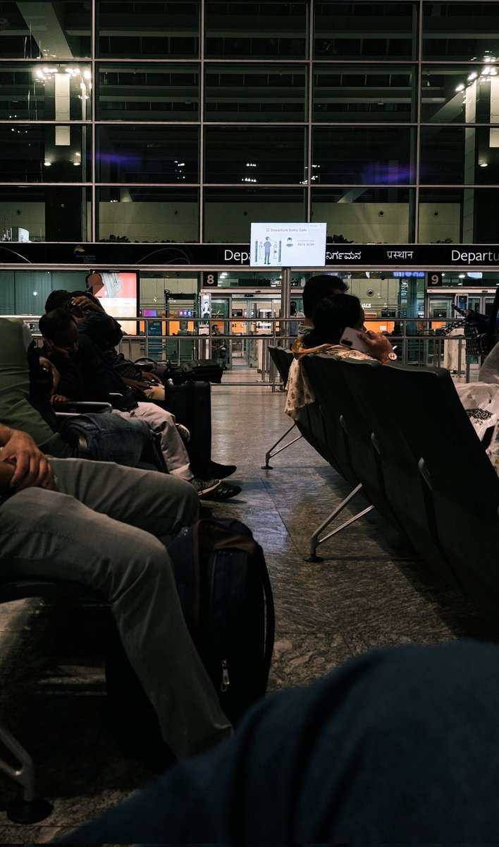 zu_taichou's tweet image. late-night takeoff feels &amp;amp; hit different ✈️ 

#traveltwt #backpacker #TravelDiaries