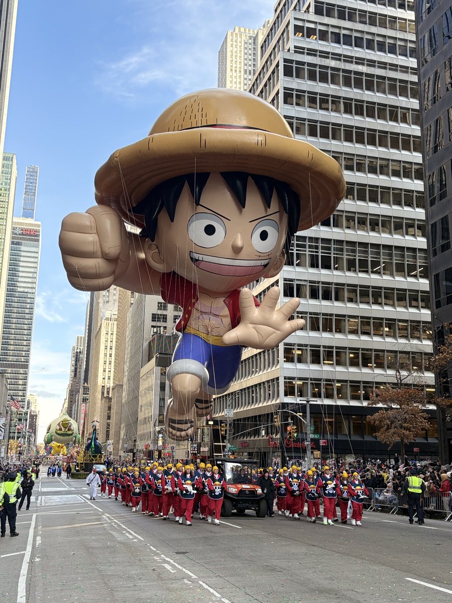 AWinterwonder's tweet image. It is still so wonderful seeing Goku AND Luffy at the Macy&apos;s Thanksgiving Parade! Anime is now pop culture and these 2 are world icons! #ThanksGoku2025 #ThanksLuffy2025 
Images- @ToeiAnimation