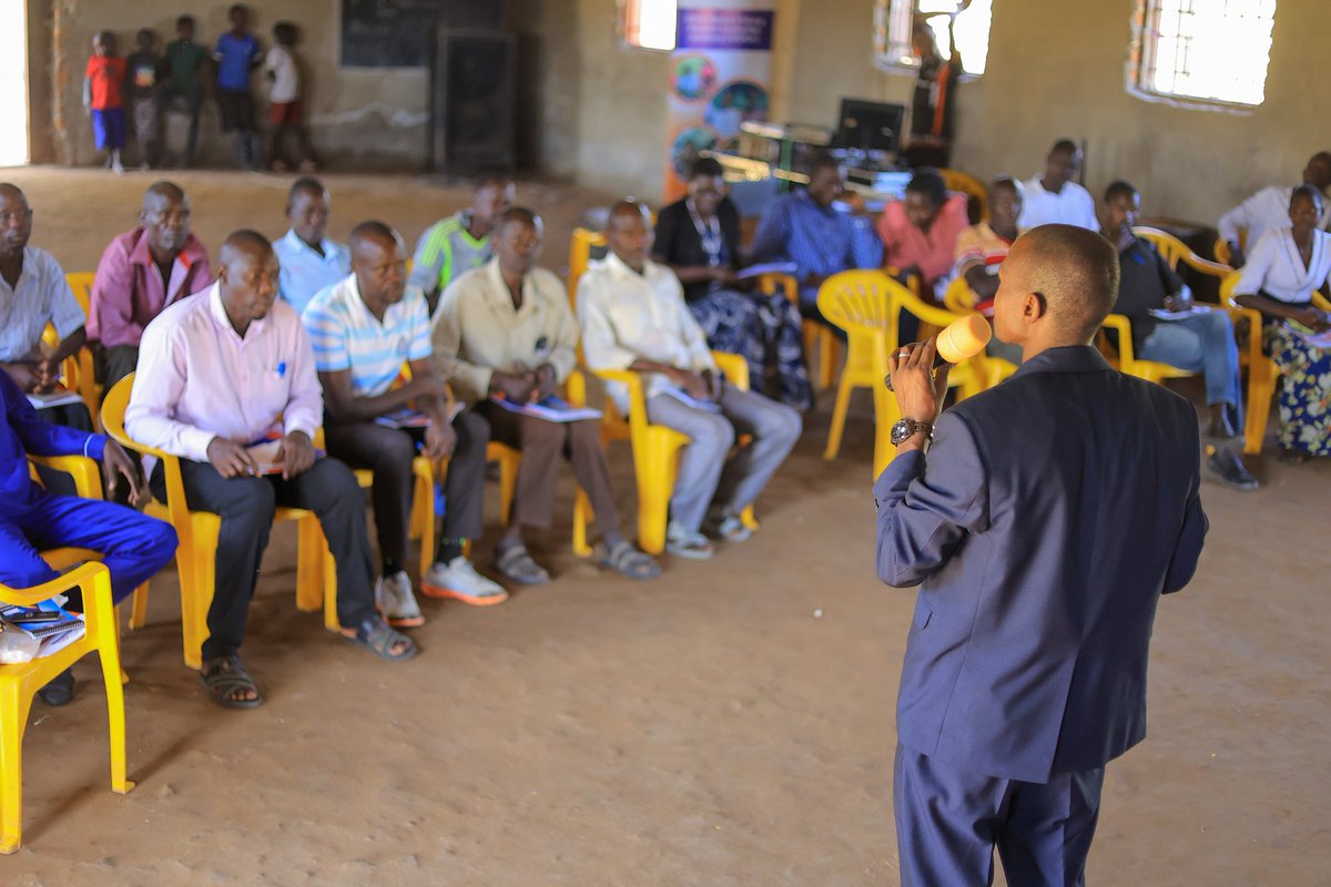 icon__ef's tweet image. Fellow Isaac Ojok expertly coordinated the event and delivered an insightful session on psychosocial health, focusing on self-awareness, self-management, and self-recovery. 
His use of visual illustrations kept the audience highly engaged, making the session both impactful.