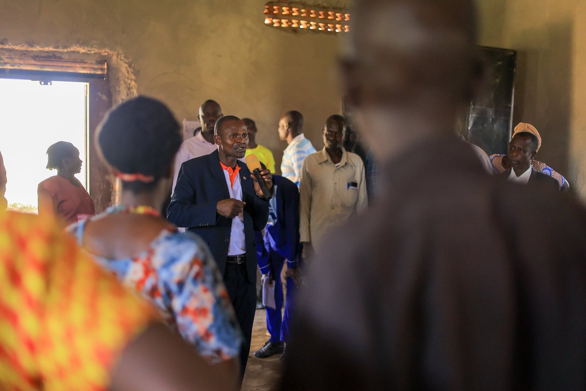 icon__ef's tweet image. Fellow Isaac Ojok expertly coordinated the event and delivered an insightful session on psychosocial health, focusing on self-awareness, self-management, and self-recovery. 
His use of visual illustrations kept the audience highly engaged, making the session both impactful.