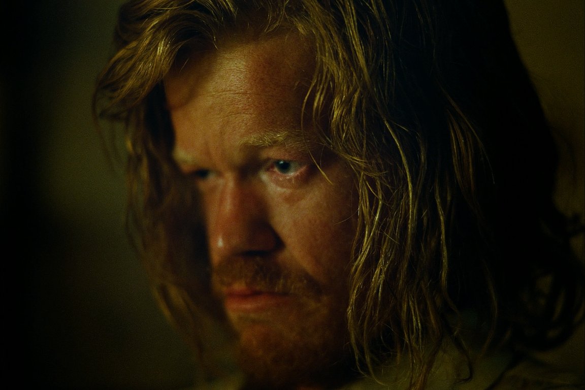 screenscaps's tweet image. jesse plemons in bugonia (2025)