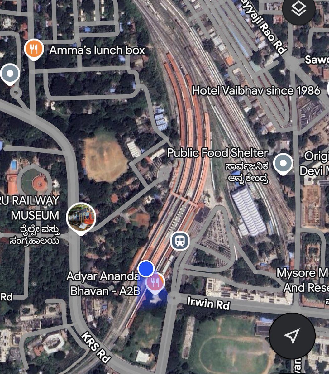 naveenmzs's tweet image. Travelling in an AC coach right now and never expected to smell rodent droppings coming through the AC ducts and to actually see them running around. 😭😭 @KARailway @RailMinIndia