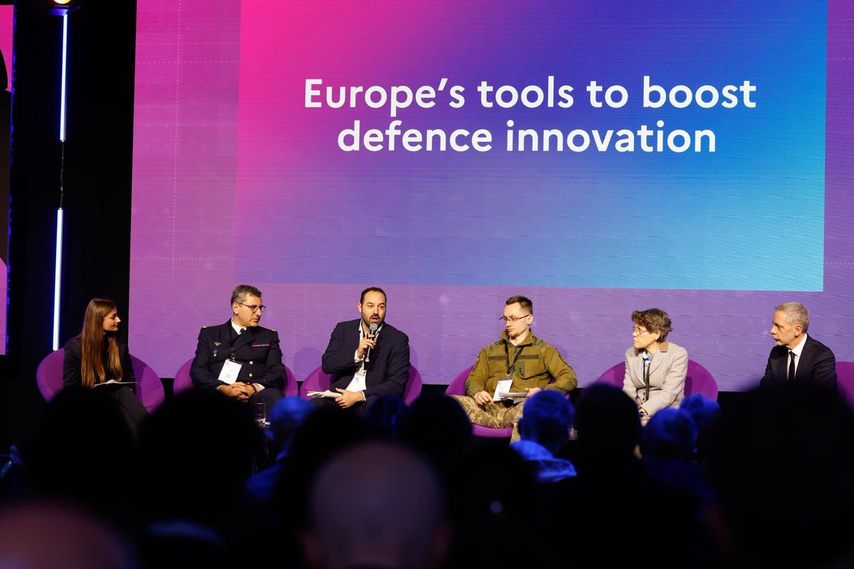 Agence_ID's tweet image. #FID25
🚀Cette première journée s’achève avec succès, marquée par une forte mobilisation de l’ensemble des acteurs de l’écosystème défense : institutions, industriels, start-ups, académiques et opérationnels.

Au fil des échanges, démonstrations et tables rondes, une dynamique…
