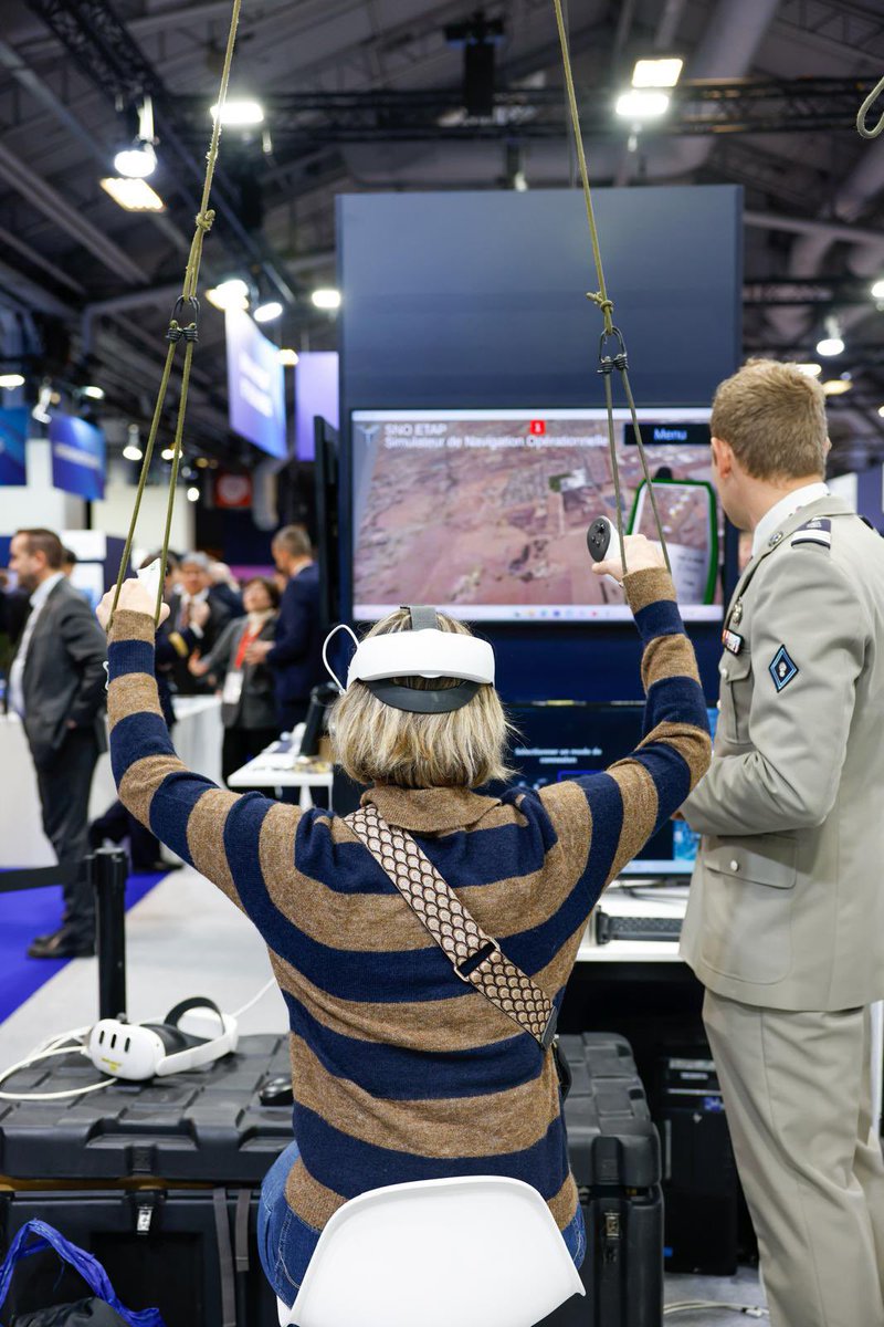 Agence_ID's tweet image. #FID25
🚀Cette première journée s’achève avec succès, marquée par une forte mobilisation de l’ensemble des acteurs de l’écosystème défense : institutions, industriels, start-ups, académiques et opérationnels.

Au fil des échanges, démonstrations et tables rondes, une dynamique…