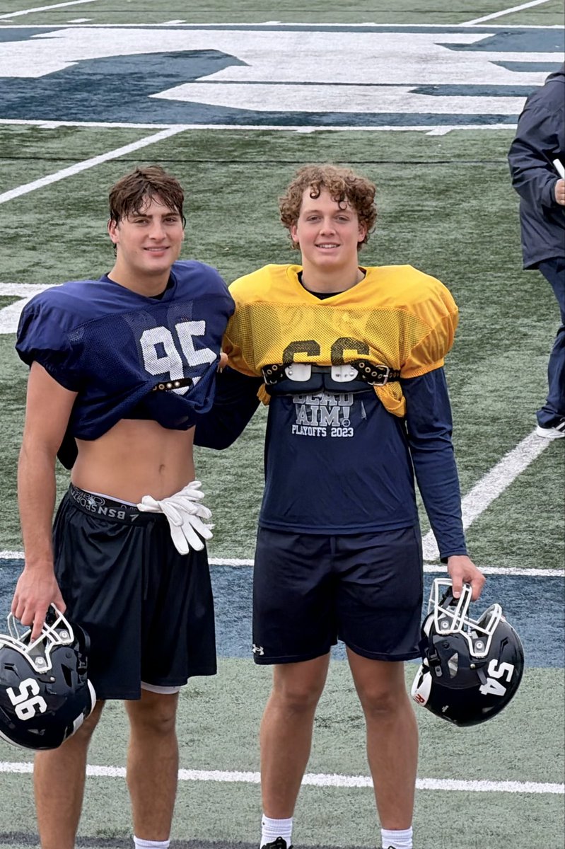 cdbarrowtx's tweet photo. Blessed to be able to practice on Thanksgiving with my @SV_RangerFB family , my cousin @phillip15smith and brother @CarterBarrow22
Happy Thanksgiving everyone. 
Round 3 tomorrow 1pm. https://t.co/XLemENPE87
