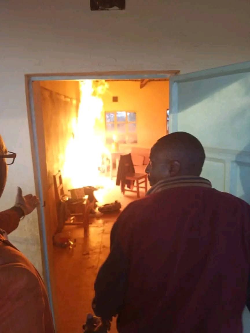 The Rogue CS Ruku has burnt down ballot boxes at Gitiburi Polling Station.