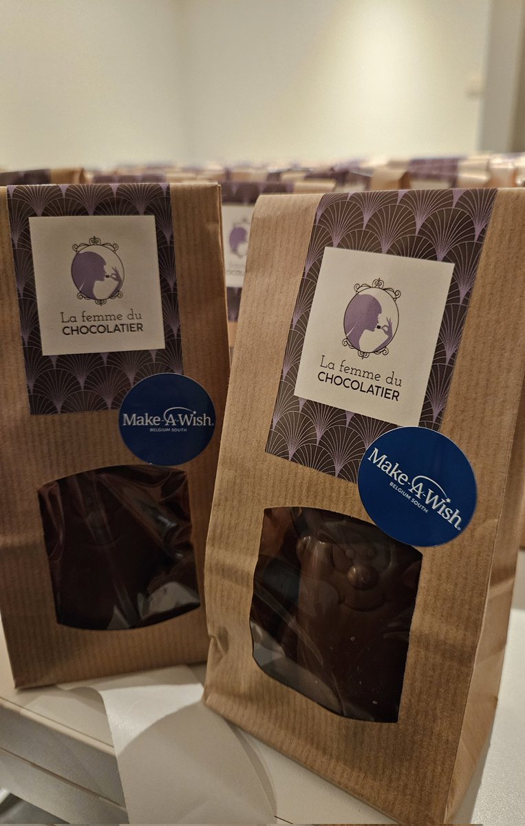 Je viens de faire 10h d' étiquetage de chocolat , heureusement cest pour la bonne cause pcq y a de quoi devenir fous de ce truc à la chaine