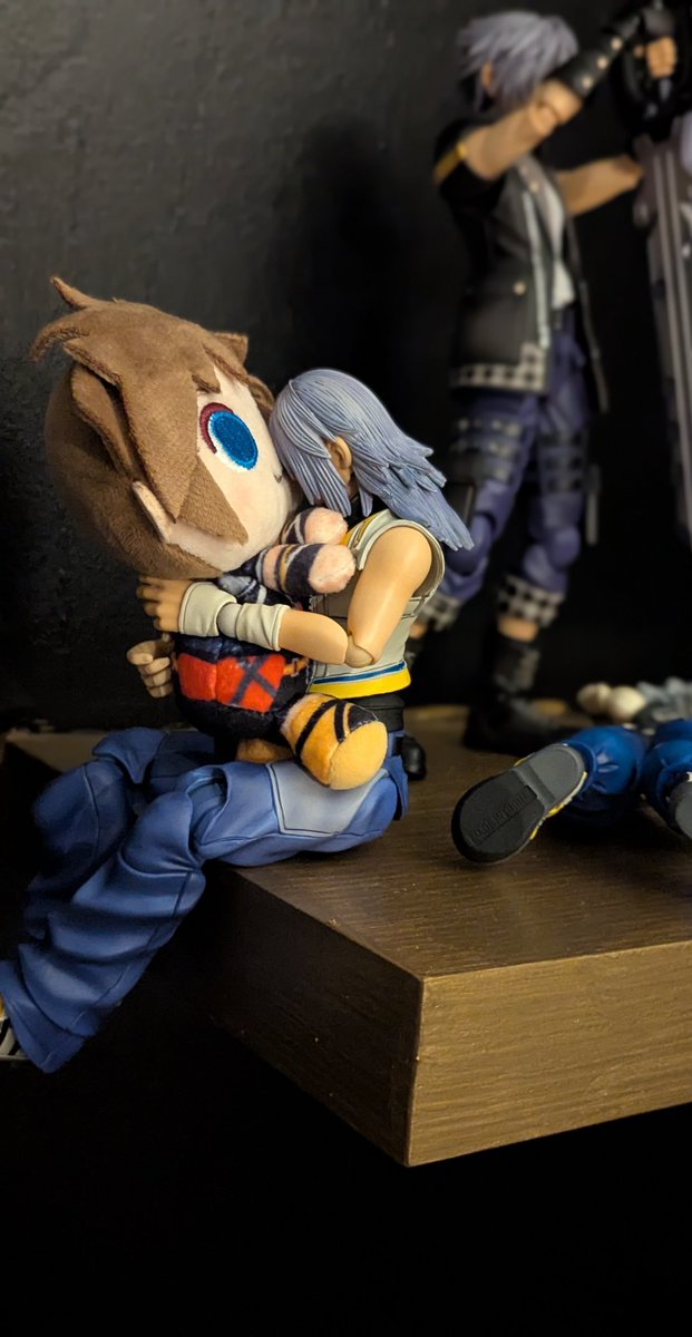 paopupper's tweet image. He got the plushie!! He feels much better now ☺️