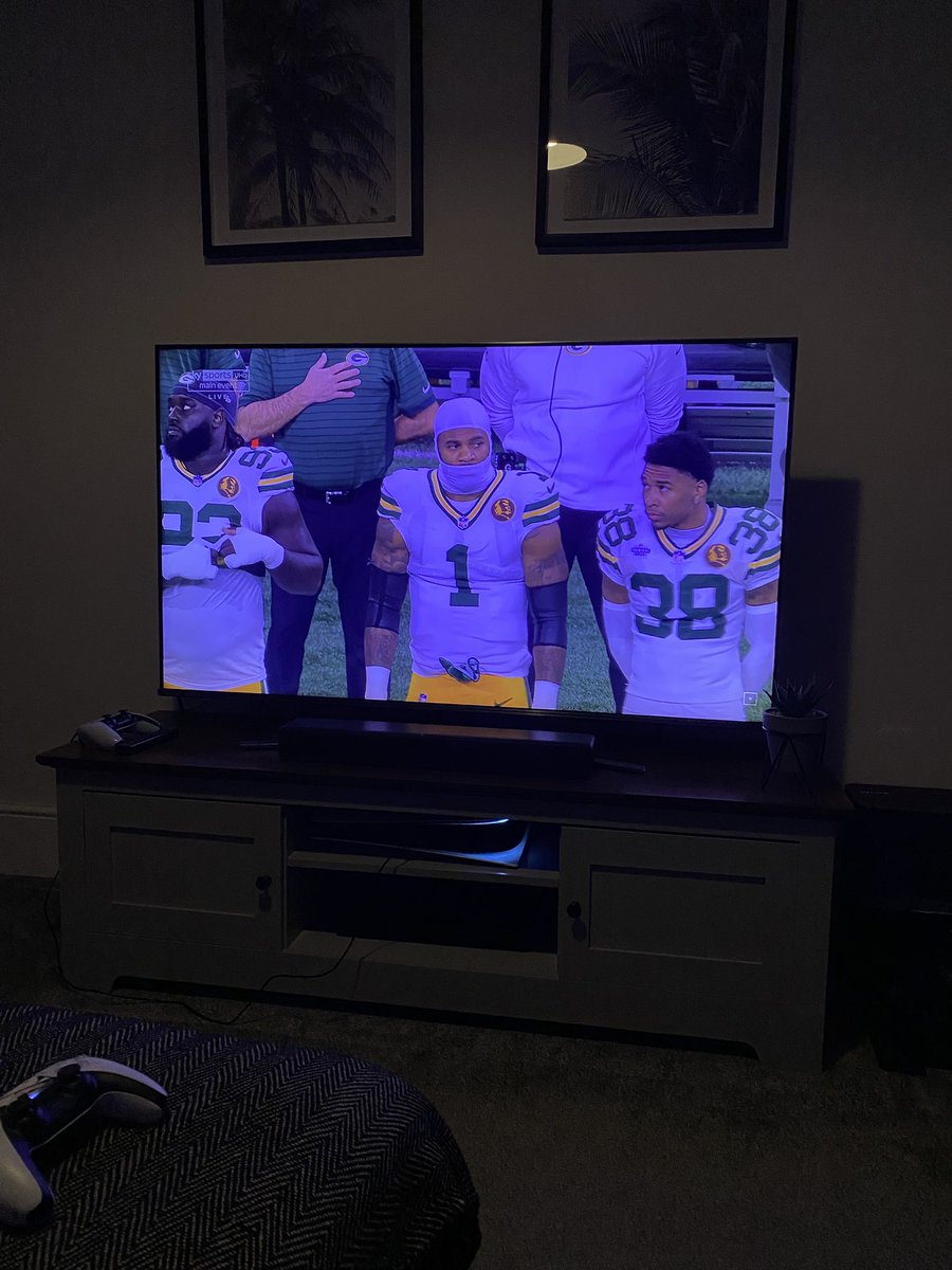 Chill time ready for some Thanksgiving football. #NFL #Thanksgiving