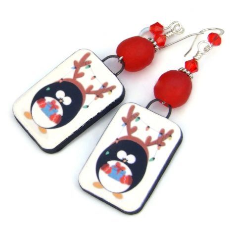 ShadowDogDesign's tweet image. Whimsical #Penguin Wearing Antlers #Christmas #Earrings!  via @ShadowDogDesign #ShopSmall #ChristmasEarrings #ChristmasGift #PenguinEarrings    bit.ly/PenguinChristm…