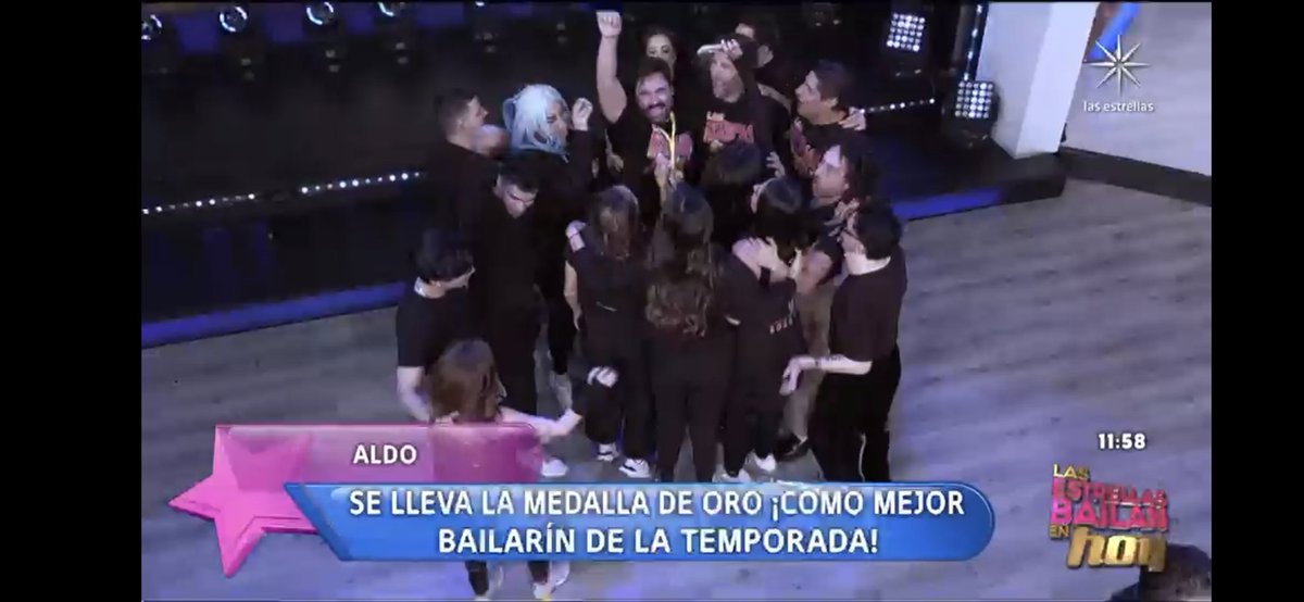 RohaAdri's tweet image. Aaron el único que tmb fue a abrazar y felicitar a Brigg. Diganme FIJONA y loca, pero una nota cositas ....

Siento ya hay ganador elegido ....
Y pues, como dijo Brig, las vibras y energía se ve 🤍🙂‍↔️

Lo diste todo igual que Aa en el baile

BRILLAARON EN LEBEH