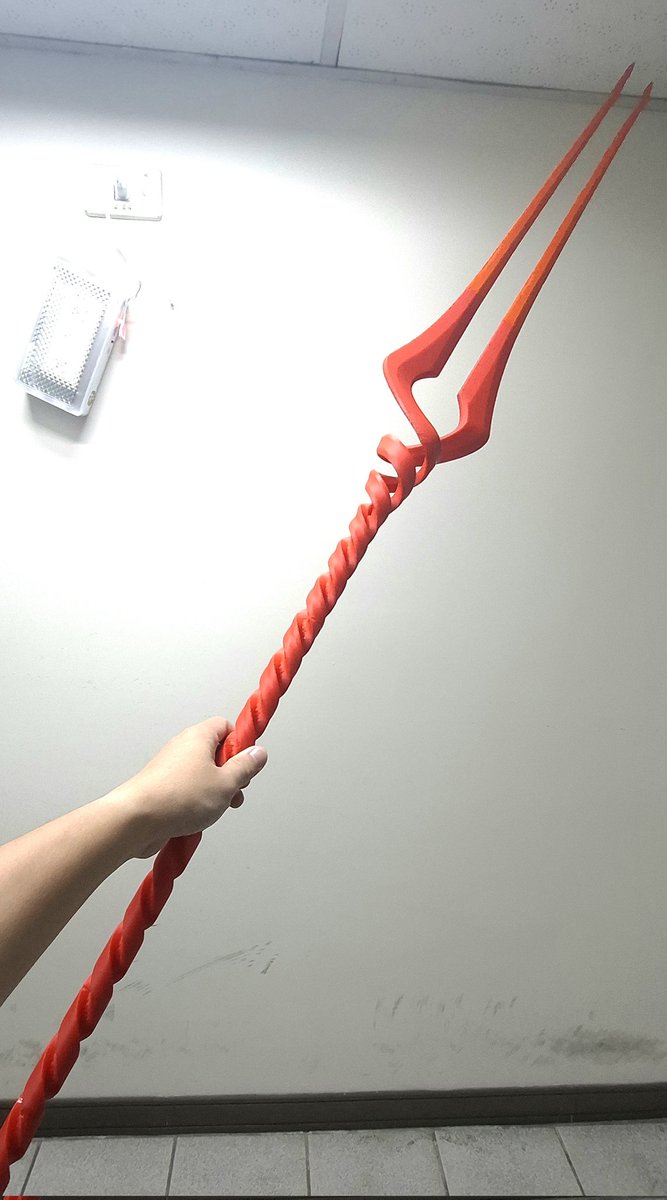 做了一把朗基努斯之槍
長到要到走廊借牆壁拍
開心(´▽｀)ノ♪

Ps.總長度大概2.1米
#3dprint #b3d #Evangelion