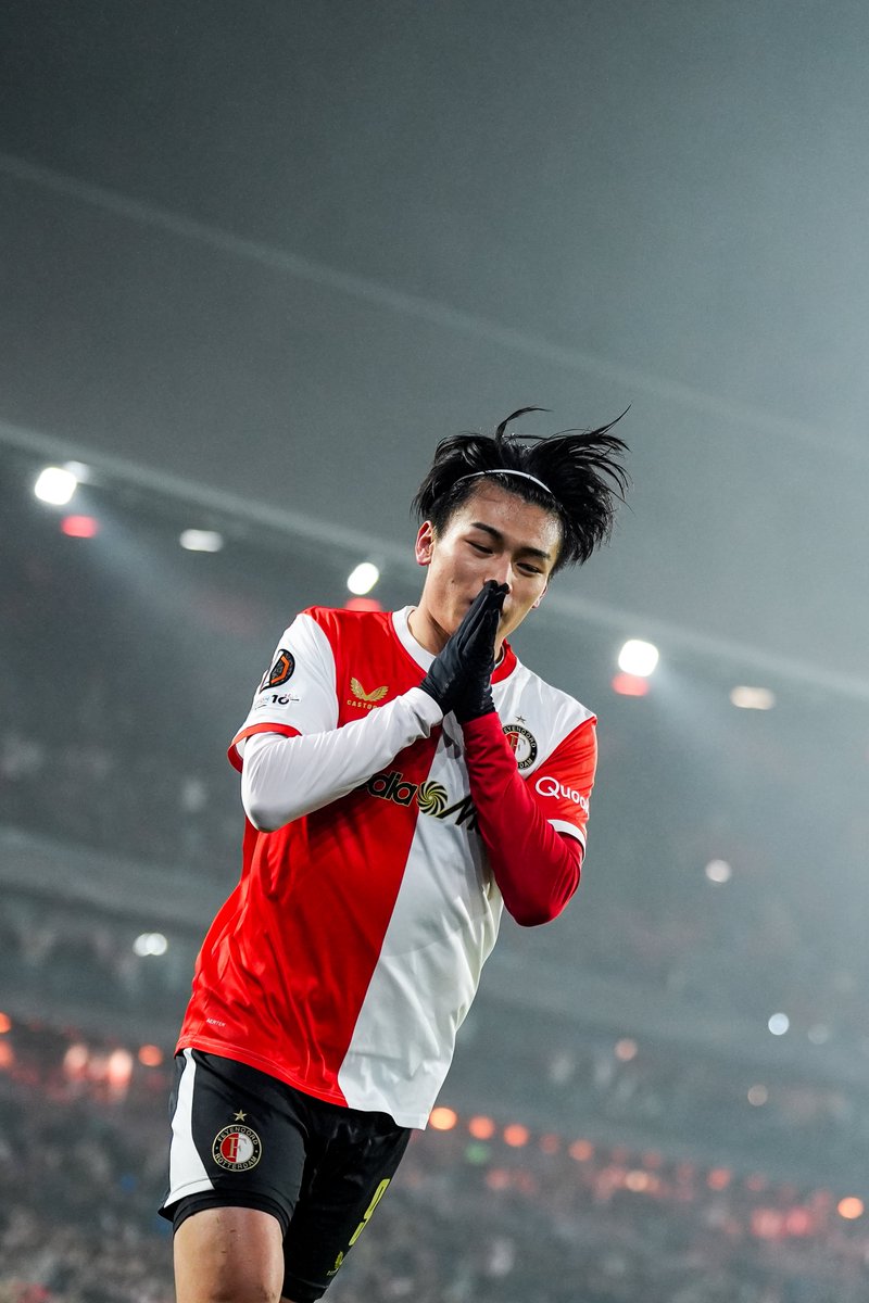 Feyenoord's tweet image. 😍🙏🇯🇵

11’ #feycel 1-0 • #UEL
