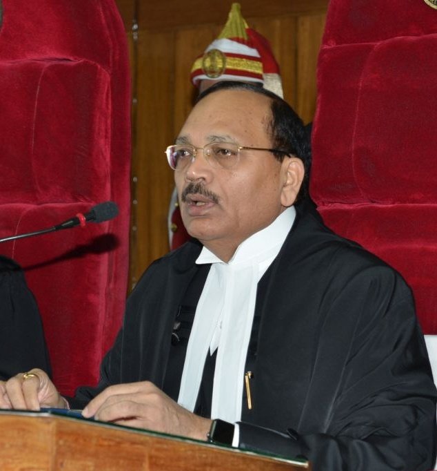 NewsAlgebraIND's tweet image. BIG BREAKING 🚨 Supreme Court asks Samay Raina &amp;amp; four other comedians to conduct events to raise funds for persons with disabilities.

CJI Suryakant : “Host twice a month.”

COUNSEL : &quot;But they don’t host shows that frequently&quot;

SC : &quot;The order will not be changed. This is…