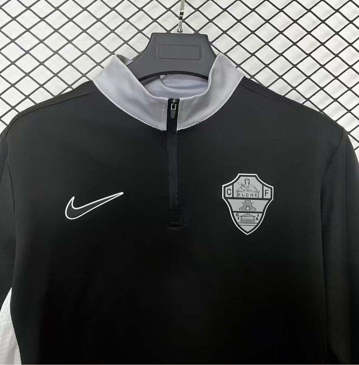 Qing22440343's tweet photo. 2526 elche Half Pull Top Black S-2XL https://t.co/Ov3DYCtzEc