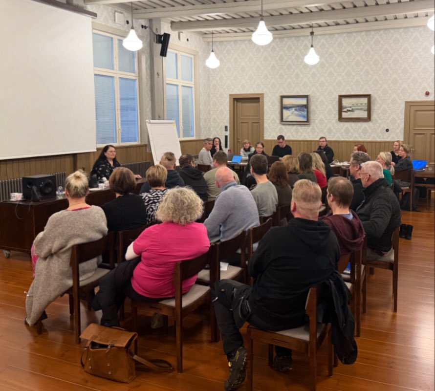 Tänään sain kunnian johtaa Jokivarren Puukoululla digitaalisen Taisto-kyberharjoituksen. Mukana oli työntekijöitämme kaikilta toimialoiltamme.

Harjoituksen idea oli testata, miten reagoimme arjen kyberhäiriöihin  ja miten organisaationa toimimme, kun jokin menee pieleen. 👾